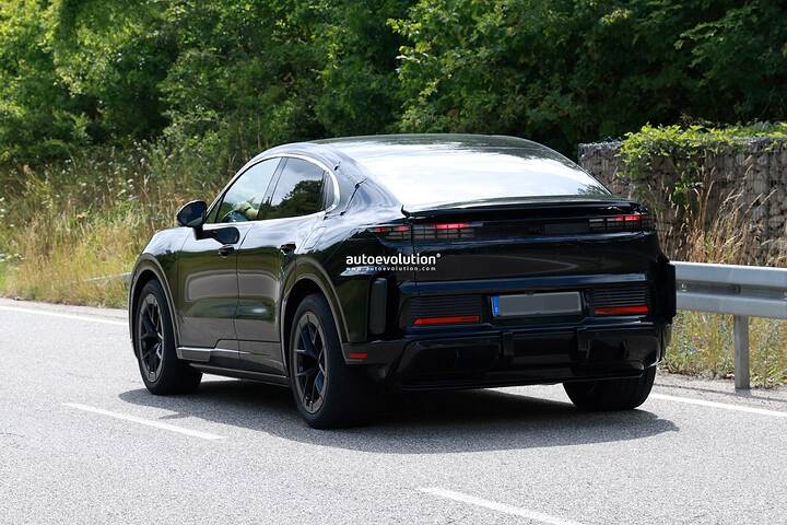 imgi_53_2027-porsche-cayenne-coupe-electric-spied-with-strange-looking-rear-vents_13