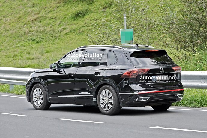2023-volkswagen-tiguan-spied-for-the-first-time-has-deceiving-camouflage_8
