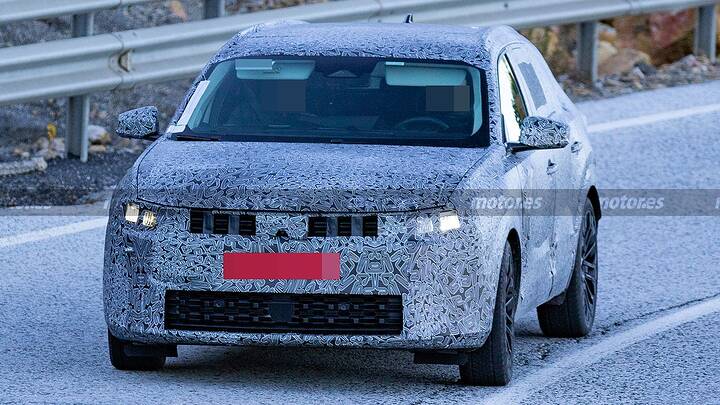 dacia-berlina-familiar-fotos-espia-2025111184-1763723645_22