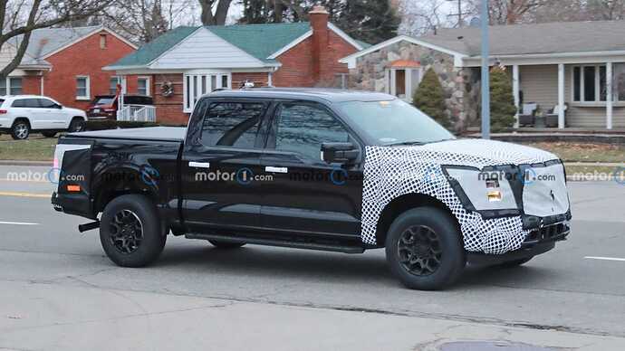 2024-ford-f-150-lariat-side-view-spy-photo (1)