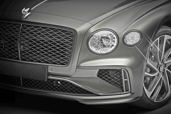 2025-Bentley-Flying-Spur-PHEV-Teaser-lighter-1024x683