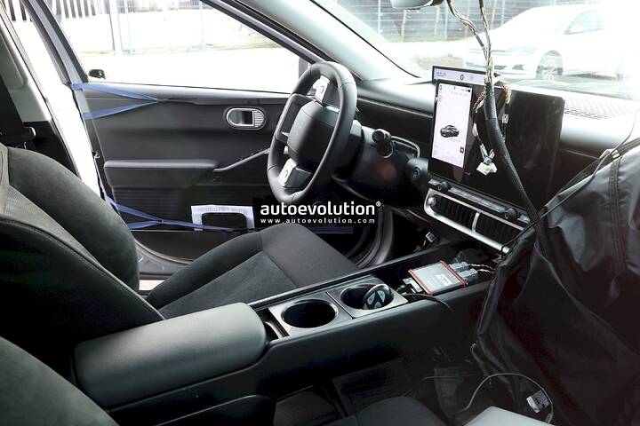 imgi_46_the-hyundai-ioniq-3-spied-with-concept-three-cues-tesla-esque-pleos-infotainment-system_2