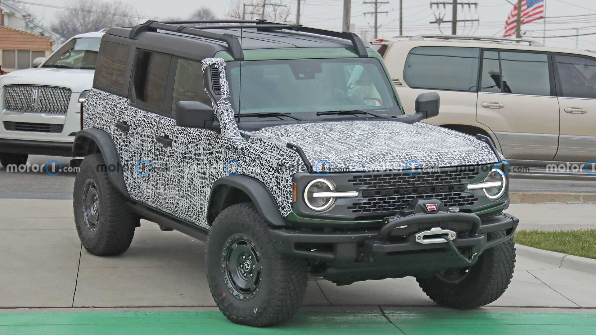 ford-bronco-everglades-front-view-spy-photo (4)