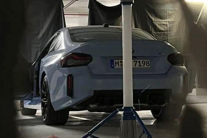 The expected BMW M2 reveals part of its imag