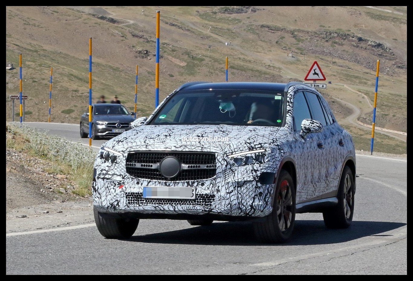 2023-mercedes-benz-glc-x254-drops-camo-also-drops-large-engine-options_15