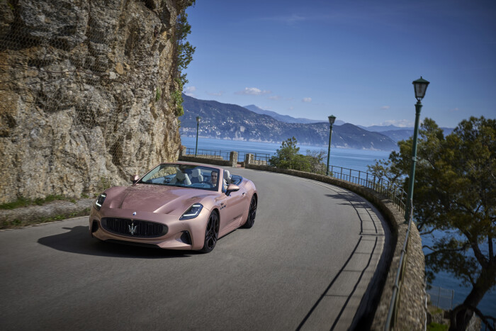 4.MaseratiFolgorecampaignItTurnsYouOn_GranCabrio_ph.MaxSarotto92f6bb45623cbae7.md.jpeg