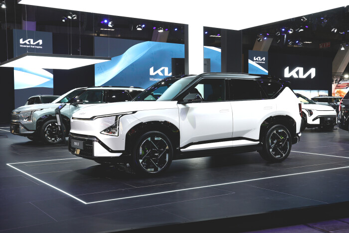 kia ev5 gt snow white pearl motorshow static hires 05