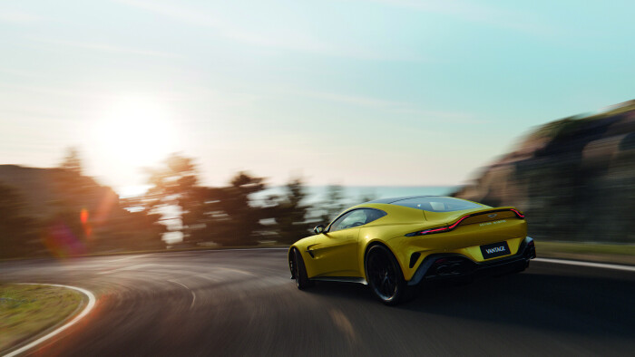 AstonMartinVantage_03b5c8625db80c7af0.md.jpeg