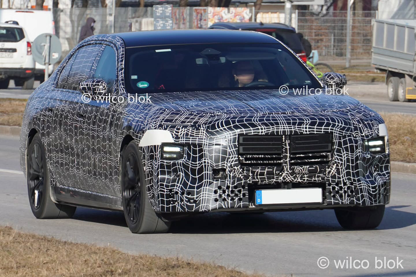 BMW 7Series facelift spotted newcarscoops_0003