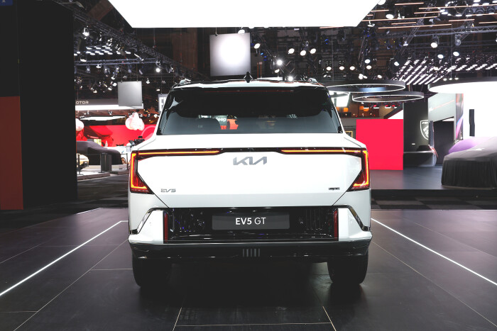 kia ev5 gt snow white pearl motorshow static hires 07