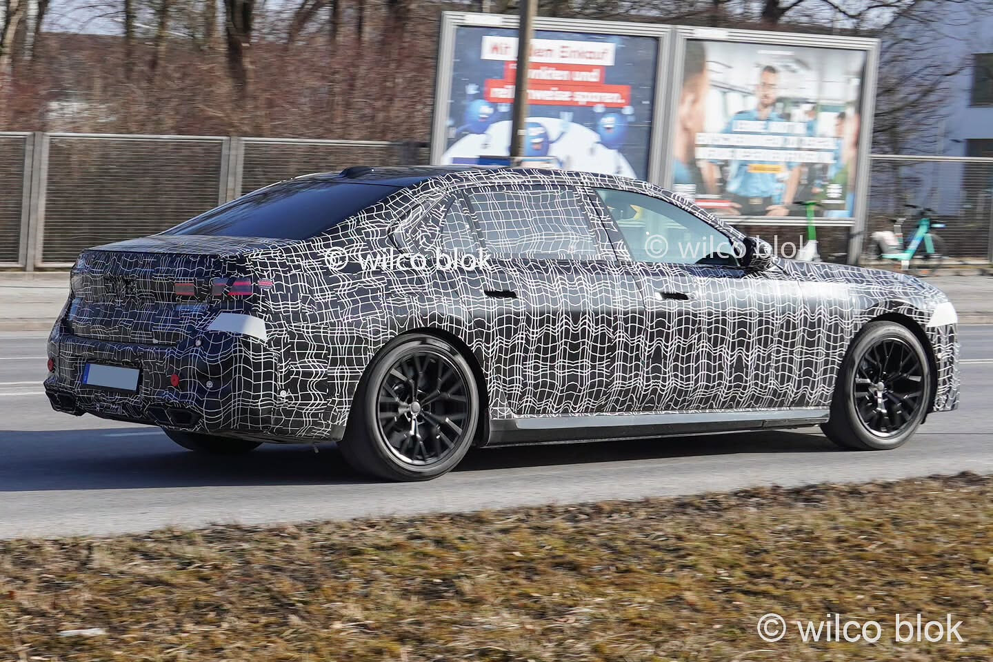 BMW 7Series facelift spotted newcarscoops_0002