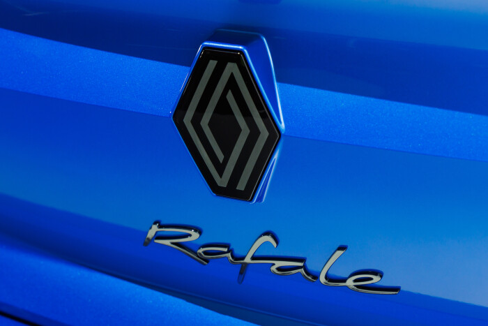 21008-RenaultRafalefe80eb83fc2504e9.md.jpeg