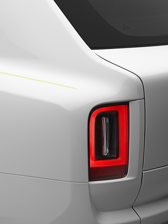 Rolls_Royce_Black_Badge_Cullinan_SII_20f6639edd702ded4b.md.jpeg