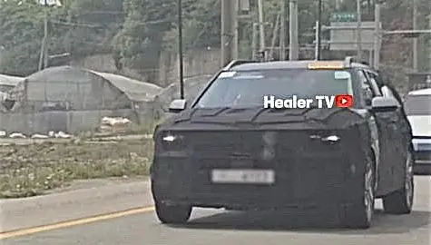 hyundai-nexo-next-gen-spied-for-the-first-time.jpg