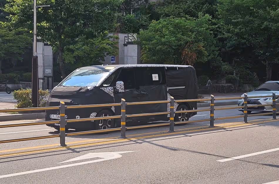 Kia PV7 Prototype Spotted_newcarscoops_4021