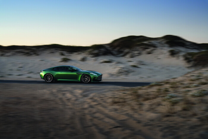 The-New-Aston-Martin-DB12_36a952529a3e3889a9.md.jpeg
