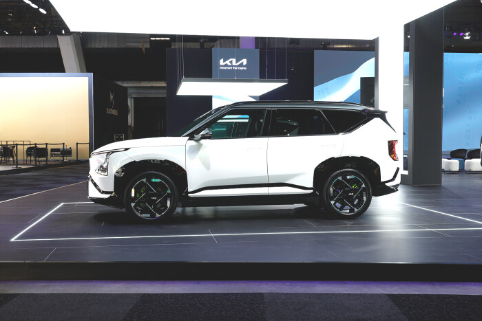 kia ev5 gt snow white pearl motorshow static hires 06