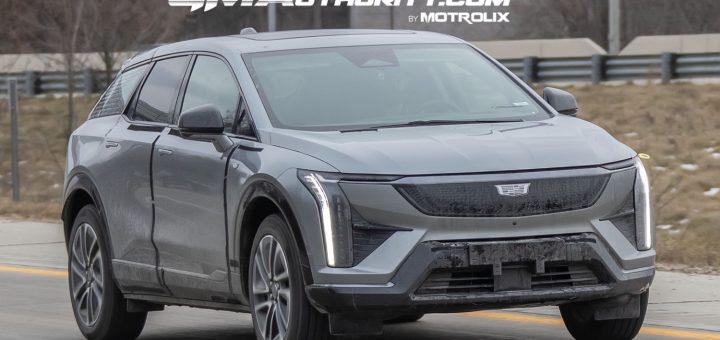 2025-Cadillac-Optiq-Sport-Gray-Chinese-Market-Model-First-On-The-Road-Photos-December-2023-Exterior-001-front-three-quarters-720x340