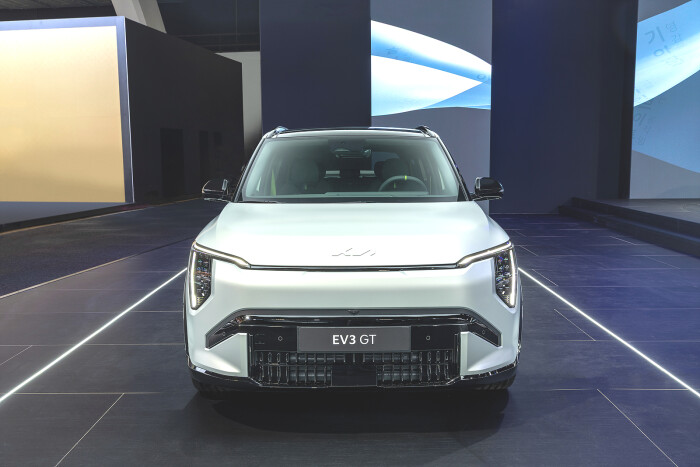 kia ev3 gt ivory silver matt motorshow static highres 02